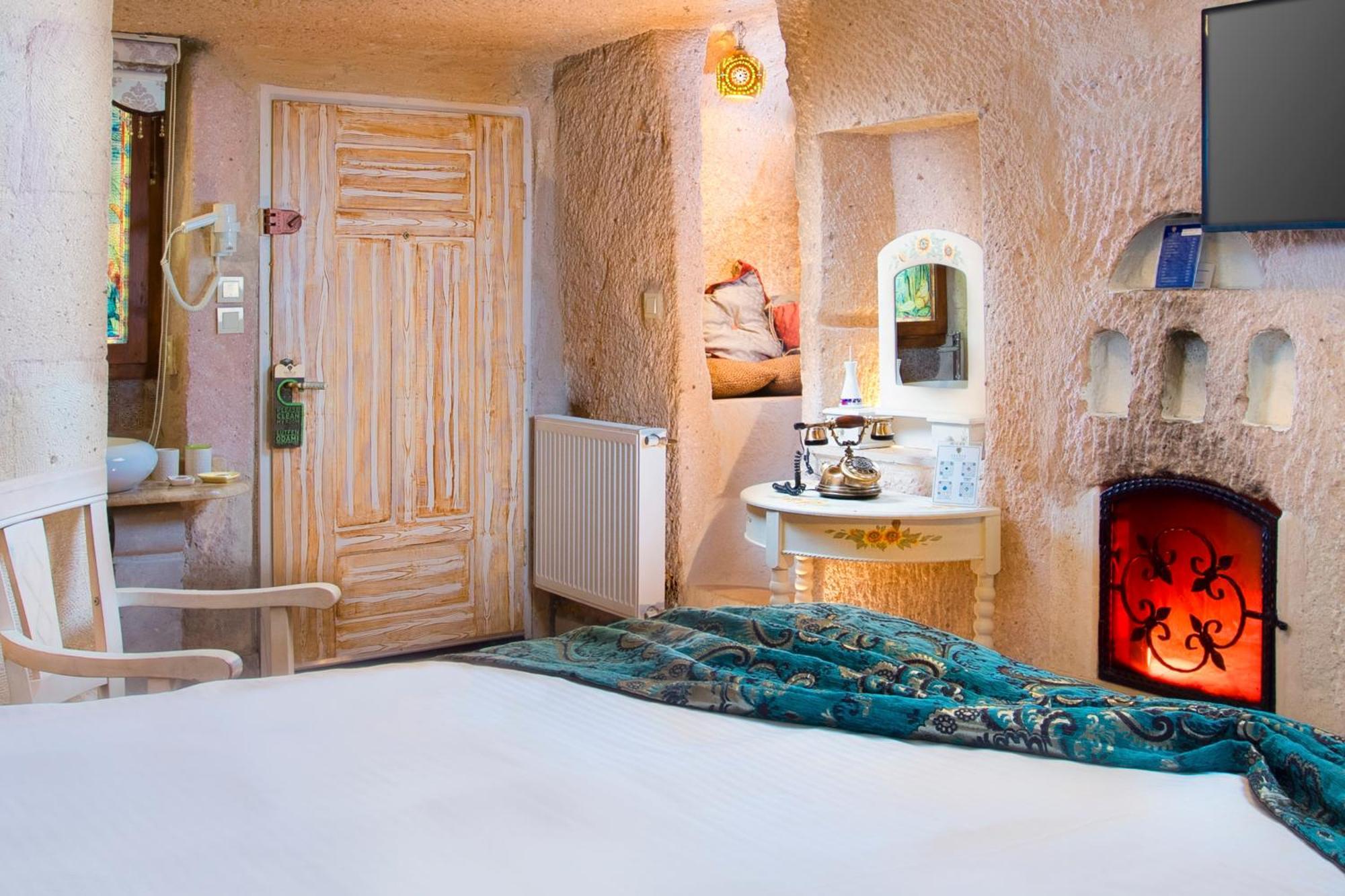 Cappadocia Fairy Chimneys Selfie Cave Hotels - Special Class Uchisar Exterior photo